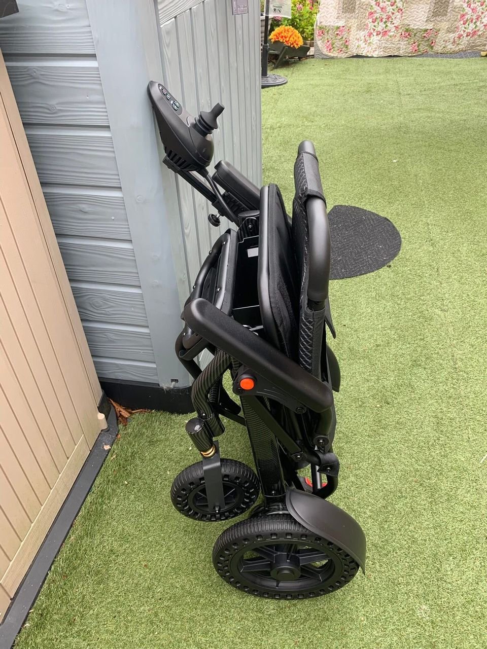 Foldable electric wheelchair - Image 4