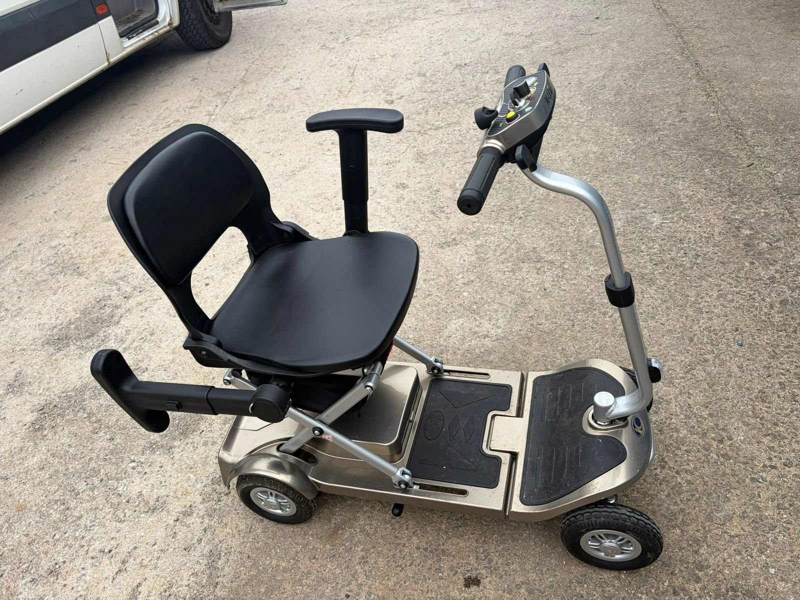 Auto-Fold Lightweight Mobility Scooter - Image 2